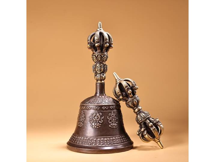 7 vieux Bronze de bon augure huit trésors vieille cloche à sonnerie Vajra Phurba amulette Salle de culte Dharma