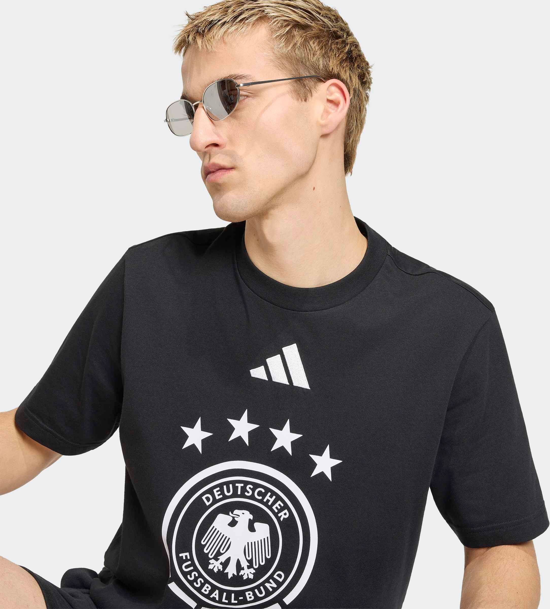 T-Shirt ADIDAS PERFORMANCE "DEUTSCHLAND DNA GRAFIK", Herren, Gr. XL, schwarz, Obermaterial: 100% Baumwolle, Rundhals, Shirts T-Shirt, für Erwachsene, mit Rundhalsausschnitt, mit DFB-Wappen