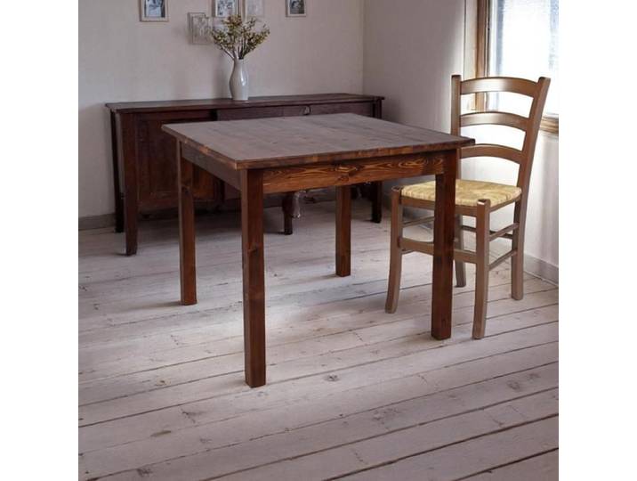 Table en bois massif 90x90 cm sapin finition noyer