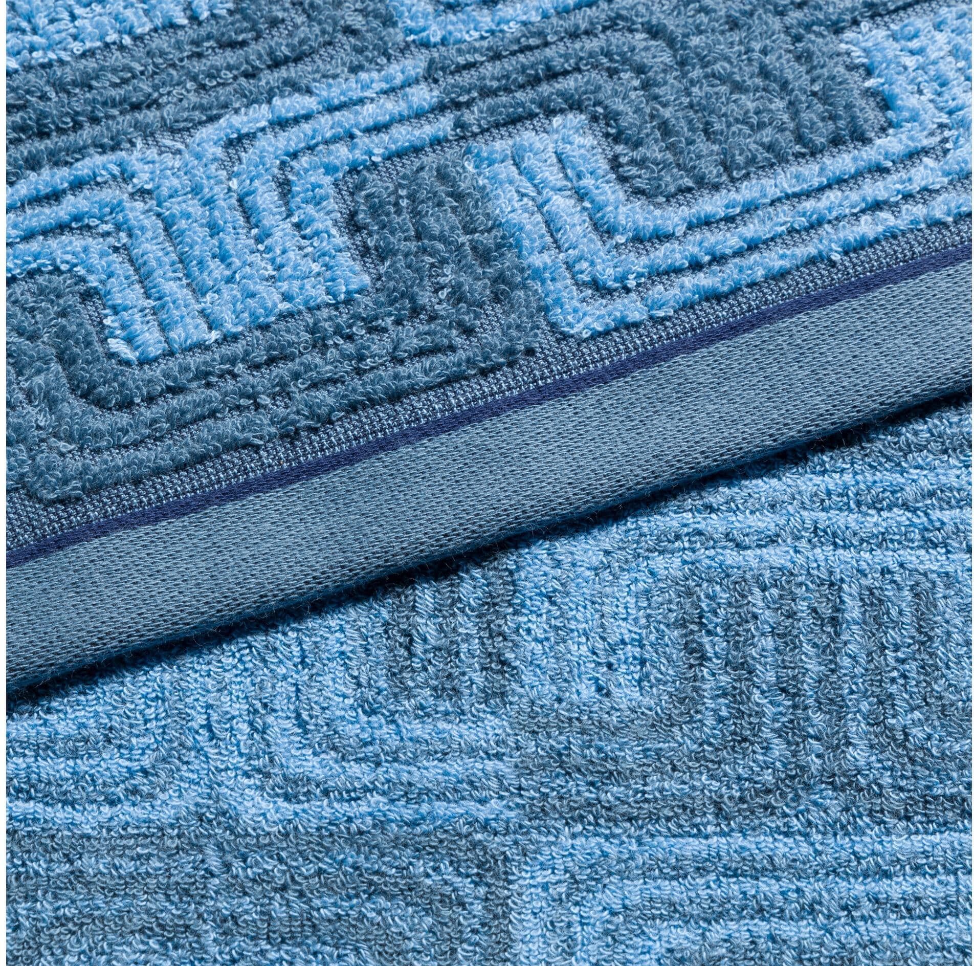 Duschtuch MÖVE "Geometric Shapes Texture 67 x 140 cm", blau, B:67cm L:140cm, Obermaterial: 100% Baumwolle, Handtücher, Duschtuch blau B/L: 67cmx140cm, 1 Stk.