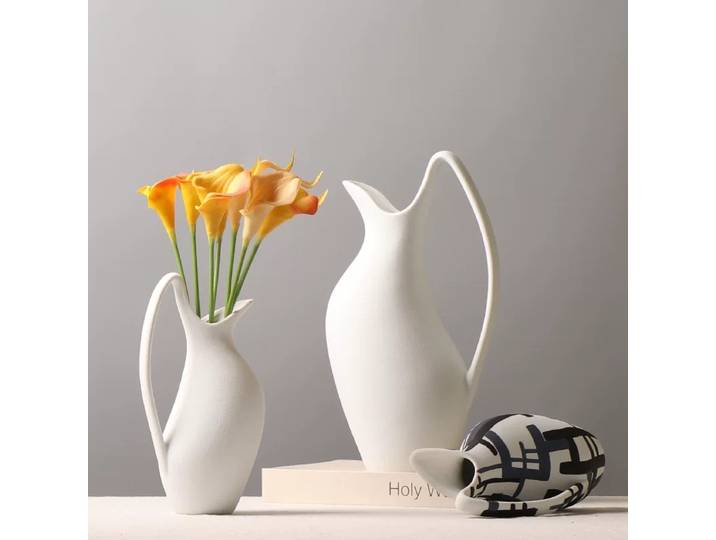 Vase en céramique en forme de bouilloire blanche, poignée irrégulière, arrangement floral fait à la main, ornements artisanaux, décoration de la maison