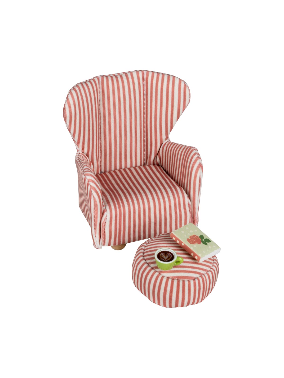Micki Lundby rot gestreifter Sessel mit Fußhocker, Kaffeetasse und Buch.
