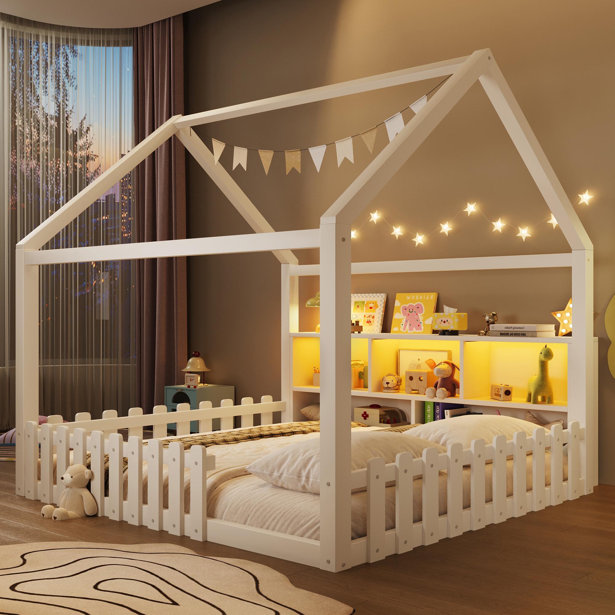 Flachbett, Kinderbett mit Gitter, 140x190 cm, LED-Lichtleiste, offene Stauf?cher, Hausdesign, Kiefernholz, Wei?