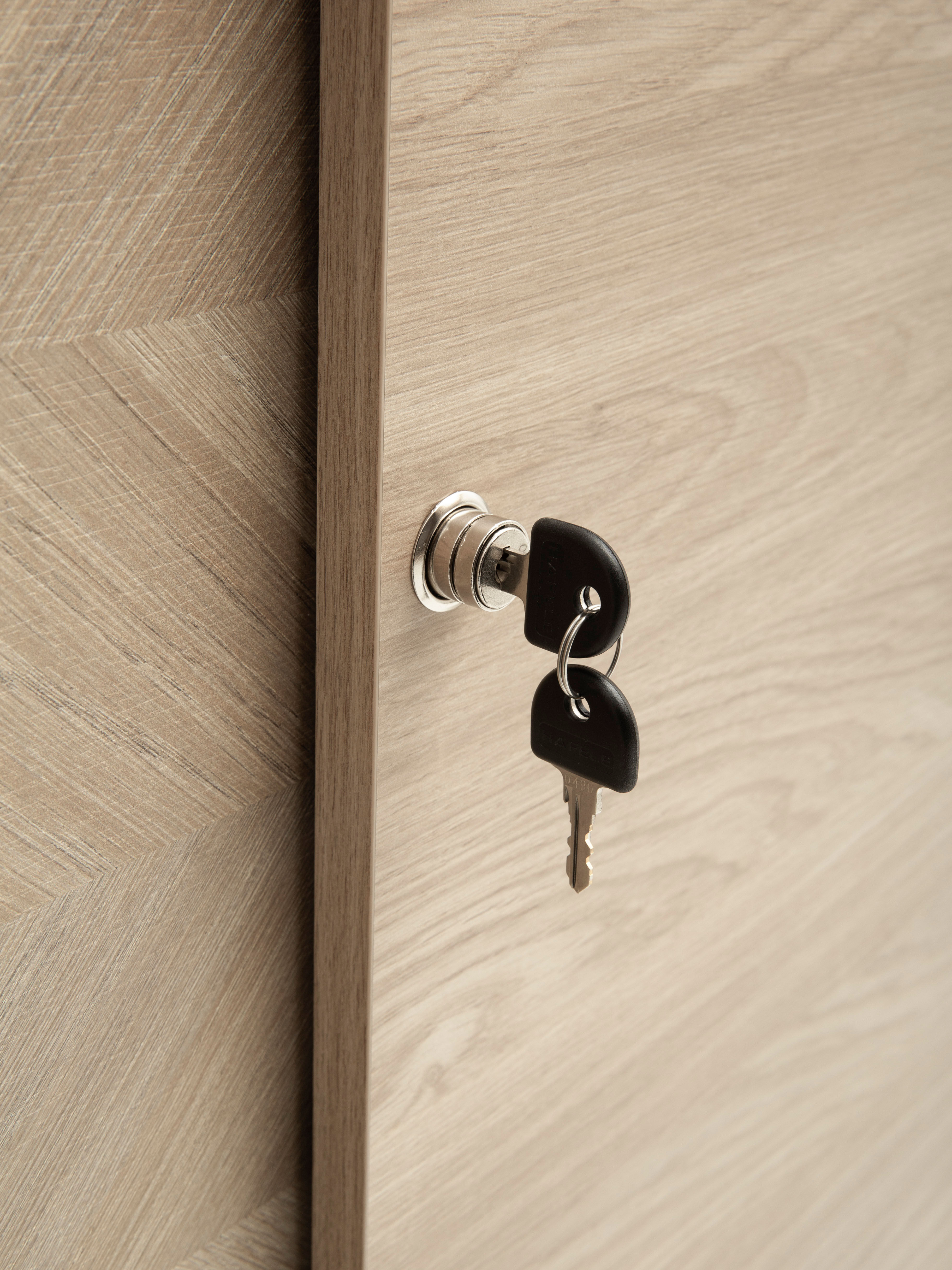 Schiebetürenschrank SCHILDMEYER "AREZZO, Aktenschrank abschliessbar, Höe 150 cm, MADE IN GERMANY", eiche hell, fischgräte, B:80,1cm H:150cm T:38,2cm, FSC-zertifizierter Holzwerkstoff, Schränke, Schiebetürenschrank, Linke Tür in Fischgräten Dekor, MADE IN 