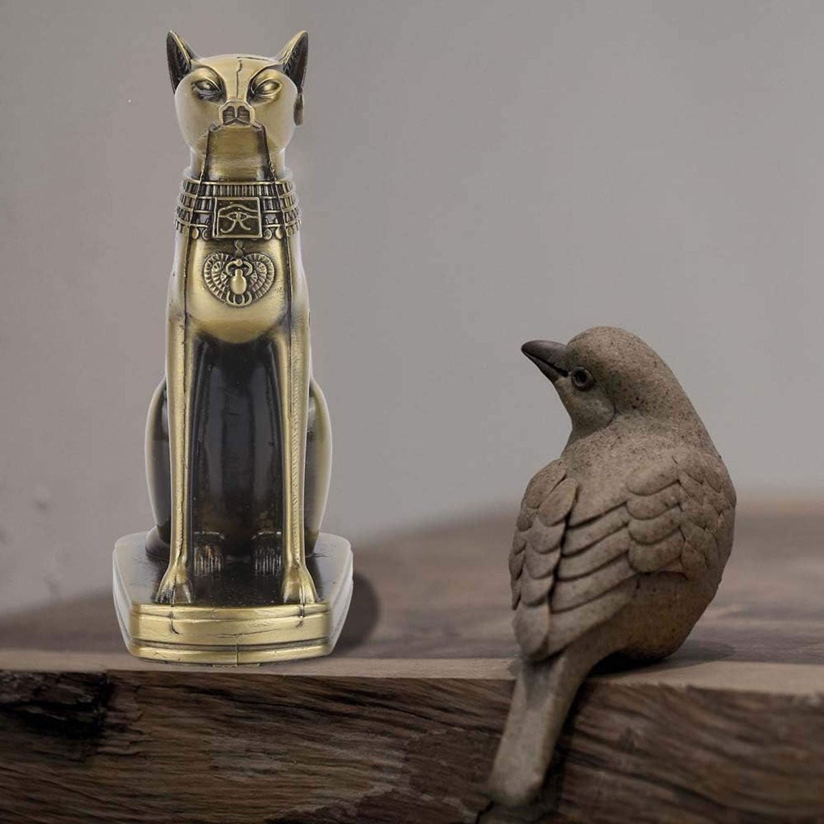 Bronskleurig Egyptisch kattenbeeldje van metaal voor decoratie - H x B x D: 16 x 9 x 7 cm