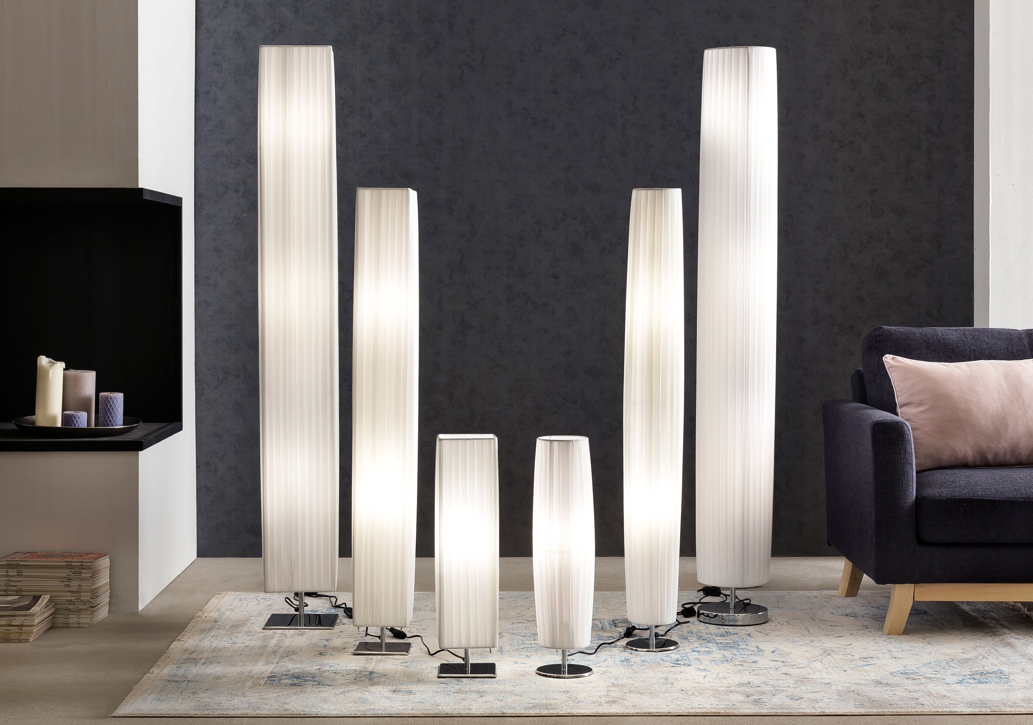 SALESFEVER Stehlampe "Emilie Elegantes Design mit Plissee-Lampenschirm und Chromdetails", weiß (weiß, chromfarben), 2, H: 120cm, 1 Stk., Leuchten, 2x E27 bis 40 W, 120 cm, Stehleuchte mit Kippschalter & Plissee, Stehlampe