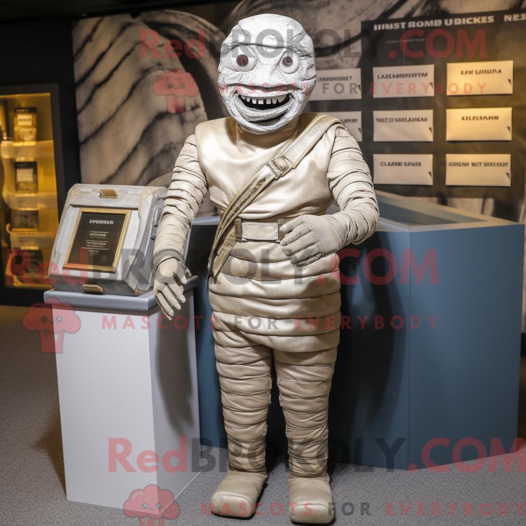Maskottchenfigur REDBROKOLY einer silbernen Mumie mit Weste und Aktentasche