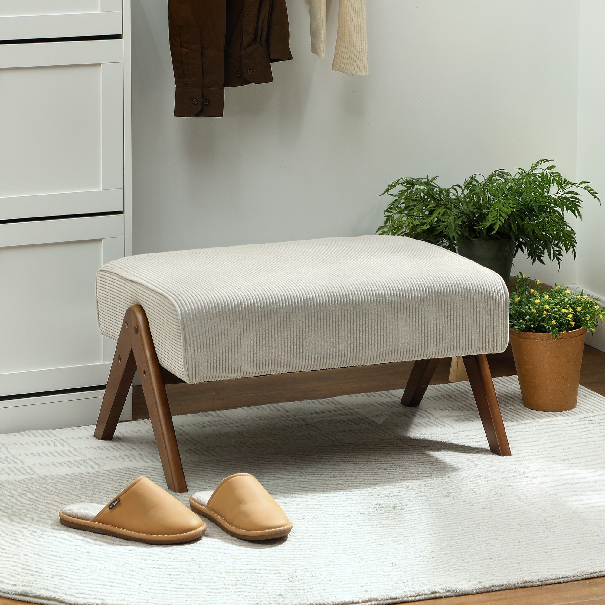 Homcom Poggiapiedi da Soggiorno Pouf Basso con Seduta Imbottita Gambe in Legno per Soggiorno Camera da Letto 69x47x36 cm Beige   Aosom Italy