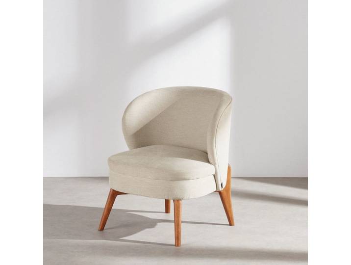 Beiger Sessel in Leinenoptik