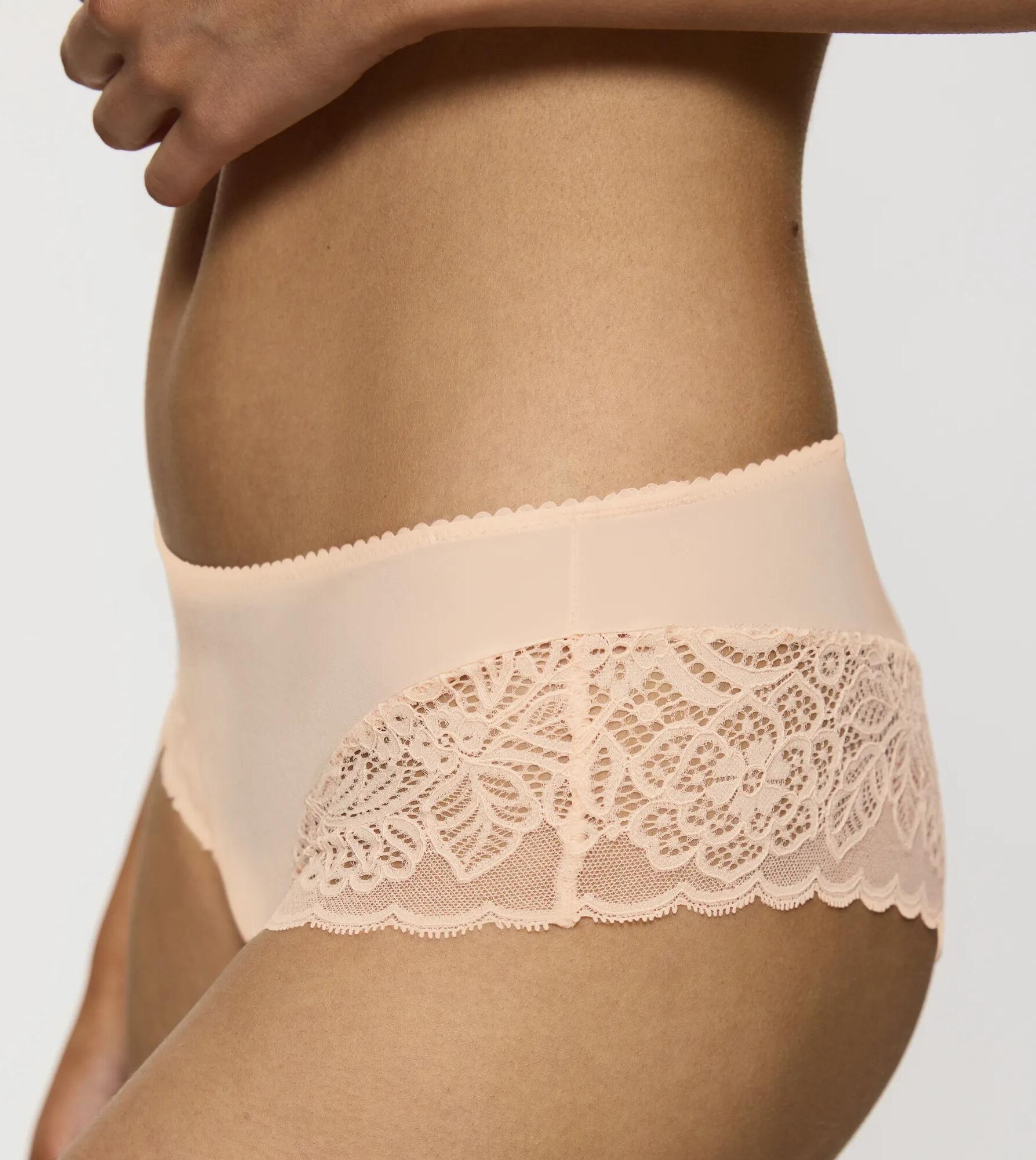 Hipster TRIUMPH "Amourette Spotlight X", Damen, Gr. 36, Microtouch, orange (orange highlight), Microtouch, Obermaterial: 79% Polyamid, 21% Elasthan, körpernah, Unterhosen Hipster, florale Spitzendetails, gewellte Abschlüsse orange highlight 36, Microtouch