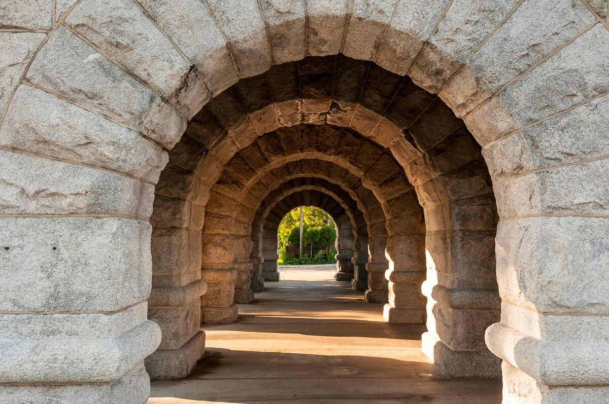 Fototapete PAPERMOON "TUNNEL-STEINWAND STEINMAUER STEINE STRUKTUR ALLEE DEKO", bunt, B:2m L:1,49m, Vlies, Tapeten, Fototapete bunt B/L: 2m x 1,49m, Bahnen: 4 Stk.