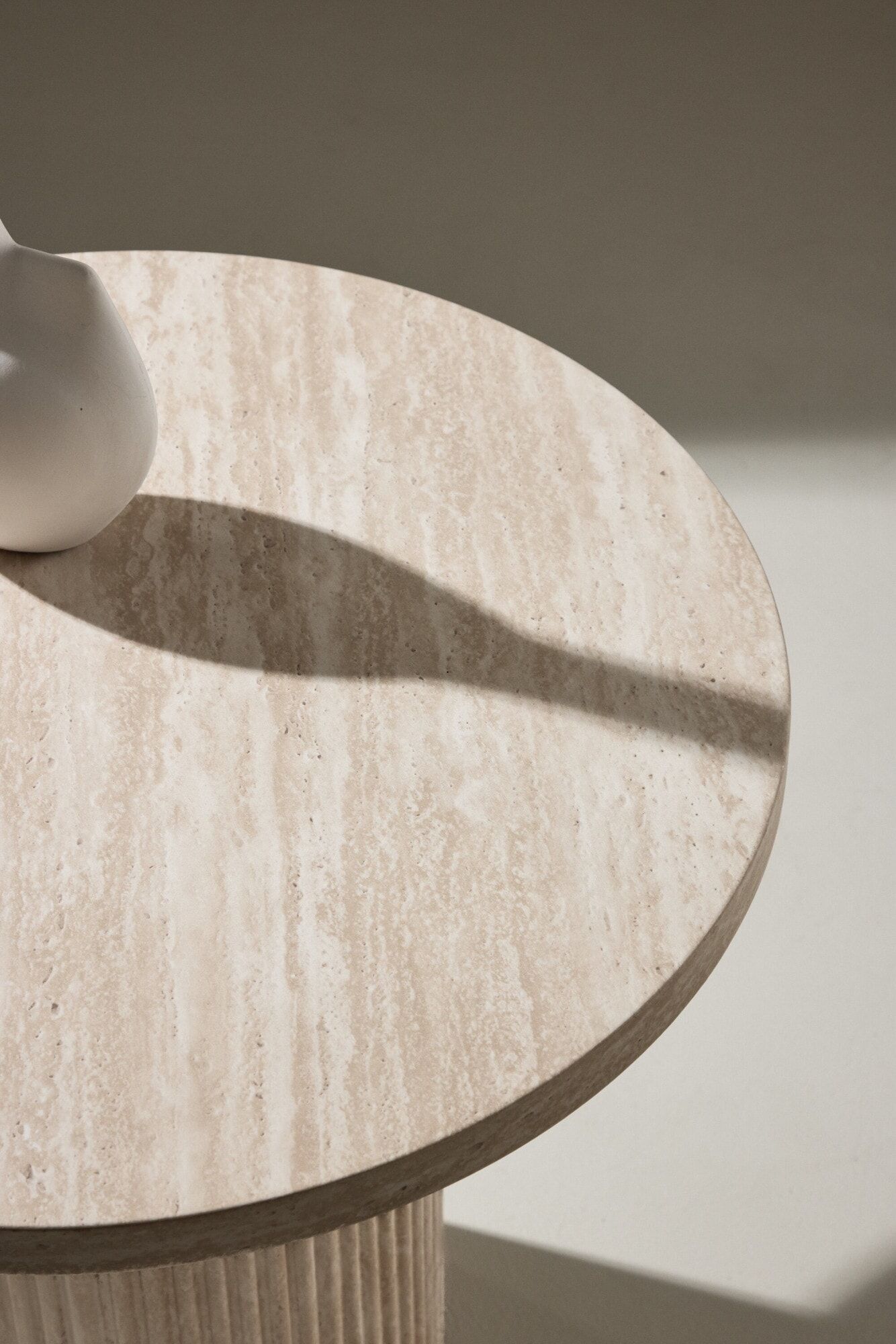 Couchtisch VENTURE HOME "Härön, runder Couchtisch in eleganter Travertinoptik, Ø 50 cm", beige (beige, beige), B:50cm H:45cm T:50cm, Tische, Couchtisch, Sofatisch, MDF, 3D-Papier, rund, weich geformt, einheitlich beige, beige B/H/T: 50cm x 45cm x 50cm