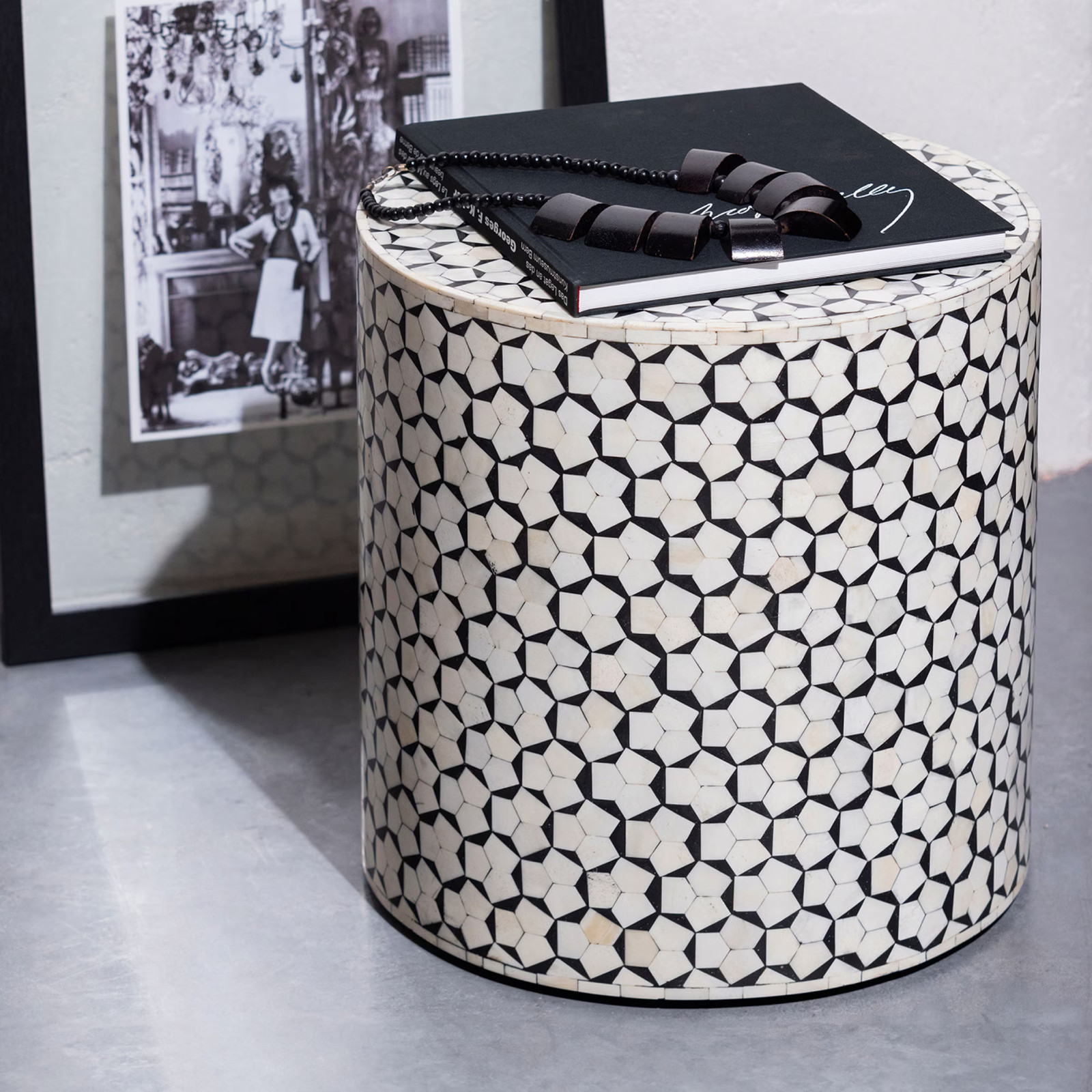 WOOOD Bijzettafel Neva Mangohout - Zwart - Rond - Diameter: 37 cm