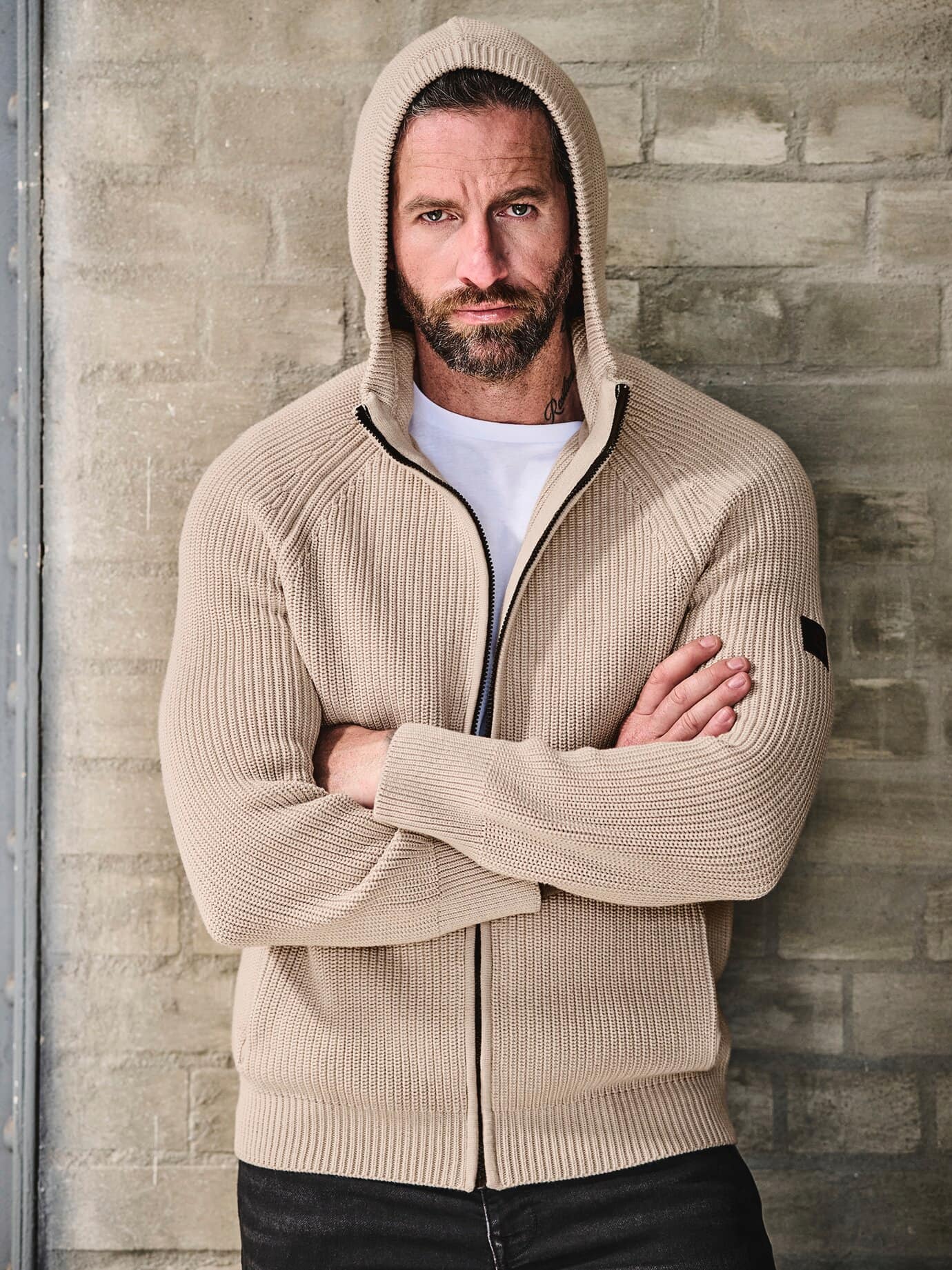 Mey & Edlich Gestrickte Kapuzenjacke Beige 46