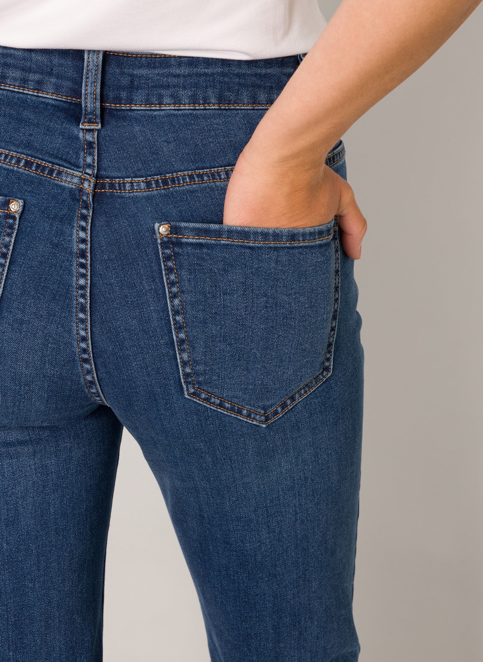 Slim-fit-Jeans BASE LEVEL "Arin", Damen, Gr. 36, Länge 30, blau (mid blau), Denim/Jeans, Obermaterial: 92% Baumwolle, 6% Polyester, 2% Elasthan, unifarben, slim fit knöchelfrei, Jeans Slim-fit-Jeans, in blauer Waschung mid blau 36, Länge 30