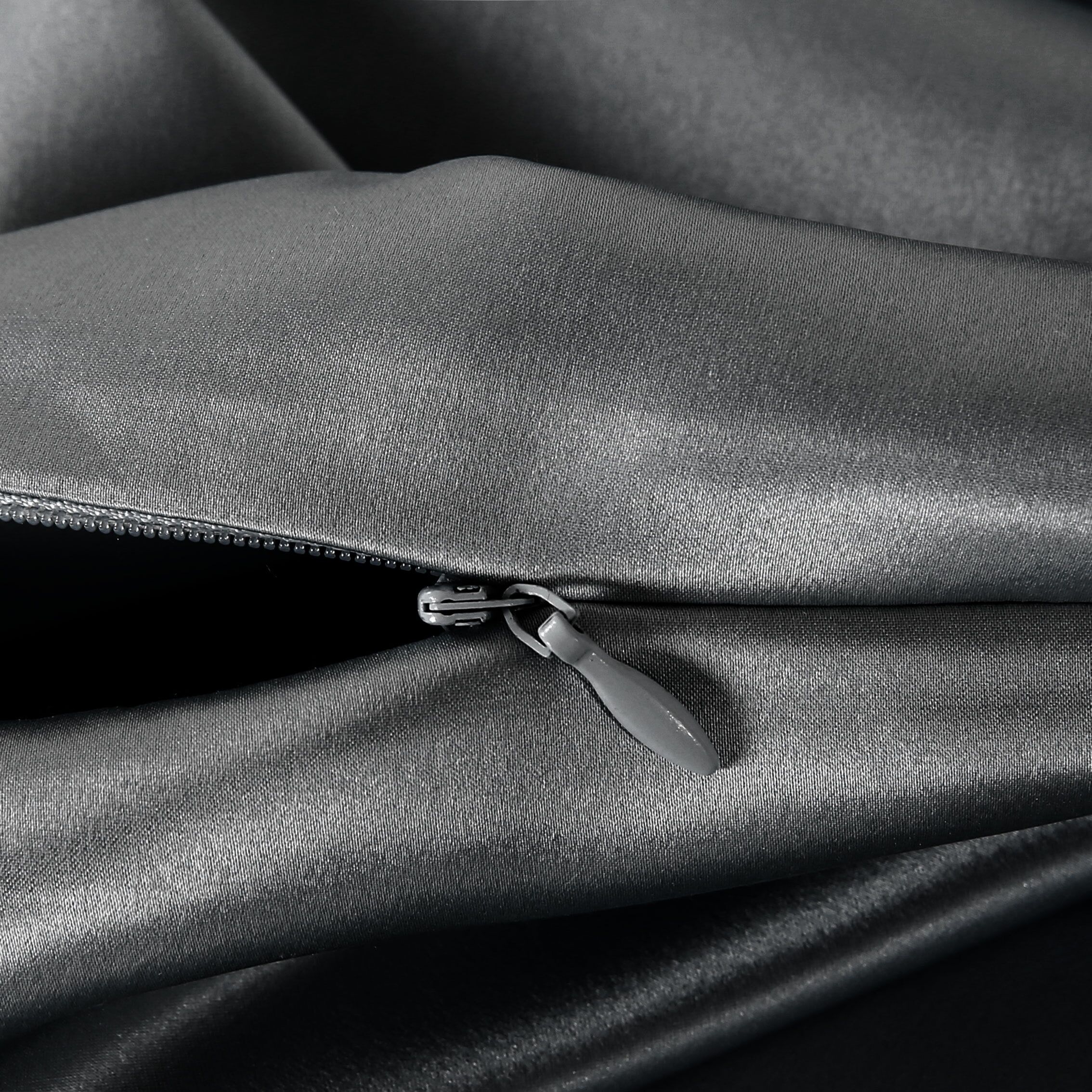 Dekokissen AILORIA "Kopfkissenbezug aus Seide BEAUTY SLEEP (60x40)", grau (shadow), 1 Stk., Obermaterial: 100% Seide silk., Bettwäsche