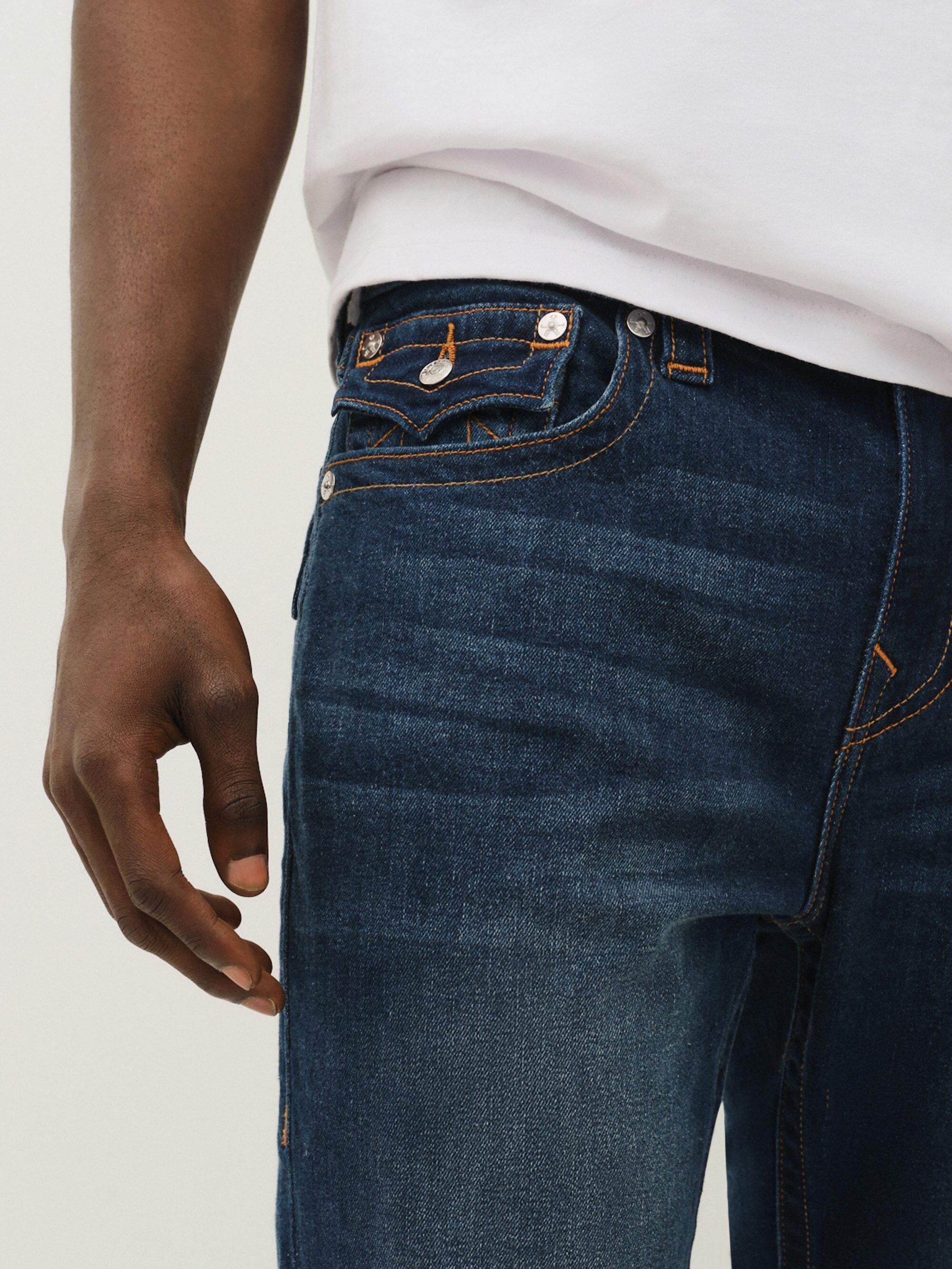 Straight-Jeans TRUE RELIGION "RICKY SN FLAP", Herren, Gr. 34, Länge 34, blau (damon schwarz wash), Denim/Jeans, Obermaterial: 98% Baumwolle, 2% Elasthan, leichte Abriebeffekte, straight fit lang, Jeans Straight-Jeans, Baumwollmischung, straight fit damon 