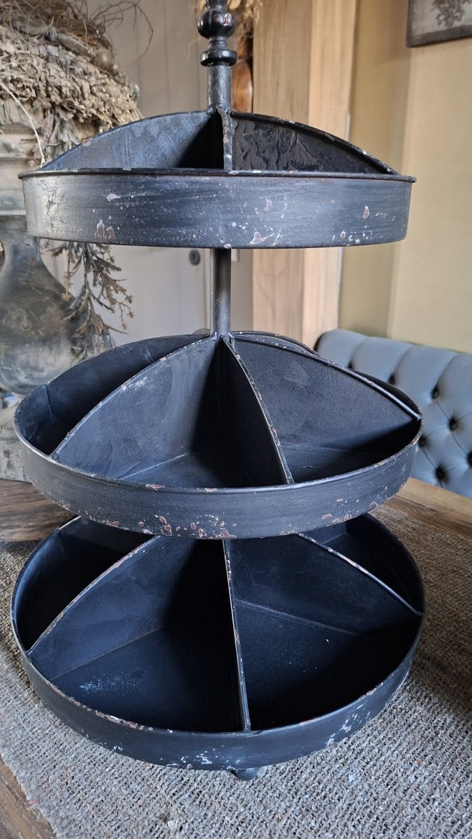 Zwarte metalen etagère met 3 laags voor in de keuken