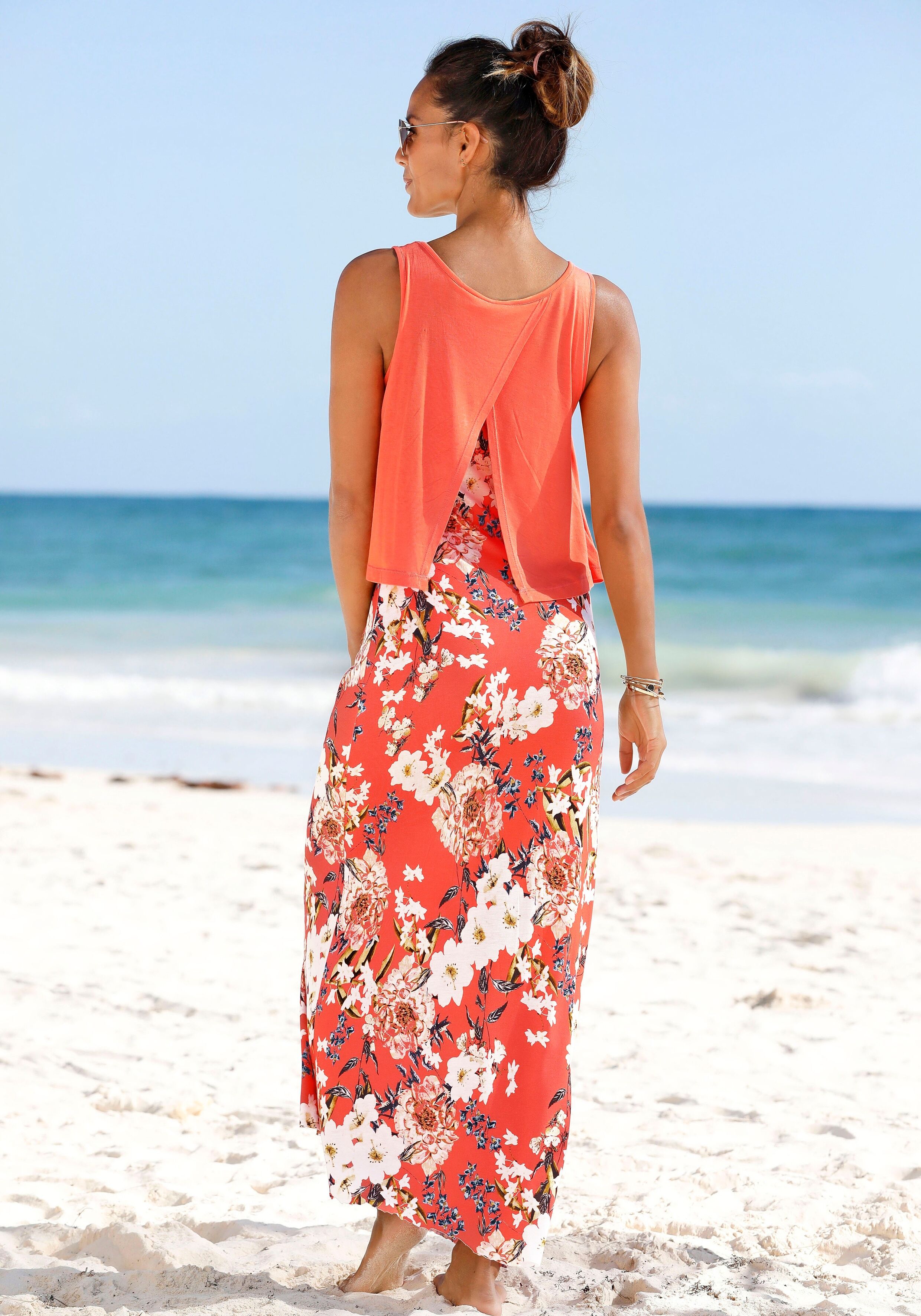 Maxikleid S.OLIVER "im Lagen-Look mit Blumenprint", Damen, Gr. 50, N-Gr, orange (koralle, bedruckt), Jersey, Obermaterial: 100% Viskose, figurumspielend bodenlang, Rundhals, Kleider Maxikleid, lockeres Sommerkleid, Strandkleid, Blumenkleid, Jerseykleid ko