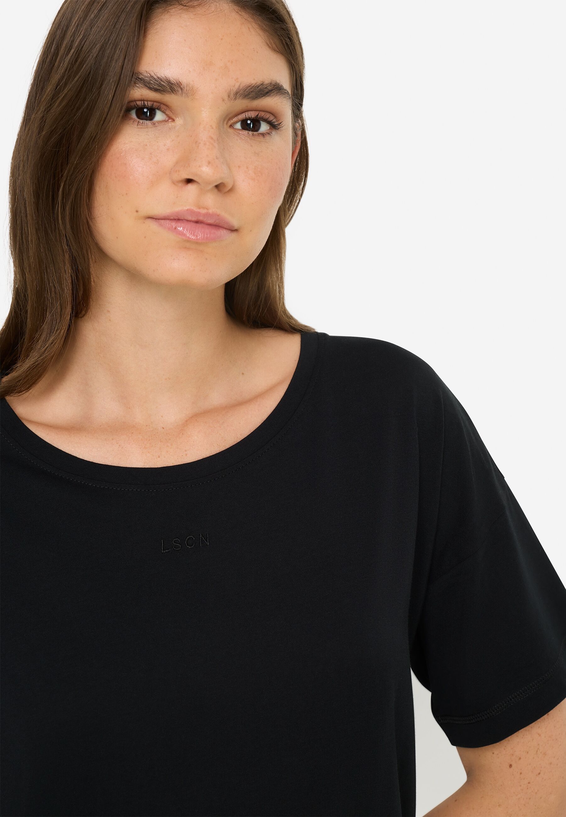 Nachthemd LSCN BY LASCANA, Damen, Gr. 40/42, N-Gr, schwarz (schwarz bedruckt), Single Jersey, Obermaterial: 50% Baumwolle, 50% Viskose, bedruckt, unifarben, lässig geschnitten mini, Rundhals, abgesteppte Kante, Kleider Nachthemd, mit überschnittener Schul