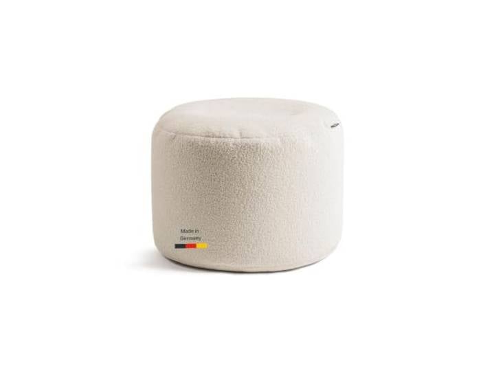 mokebo Pouf Bouclé 'Mochi' Hocker Sitzpouf Sitzkissen Made in Germany beige aus weichem Teddystoff, Fußhocker rund oder Beistelltisch fürs Wohnzimmer, Kinderzimmer, Schlafzimmer, Puff weich & kuschelig