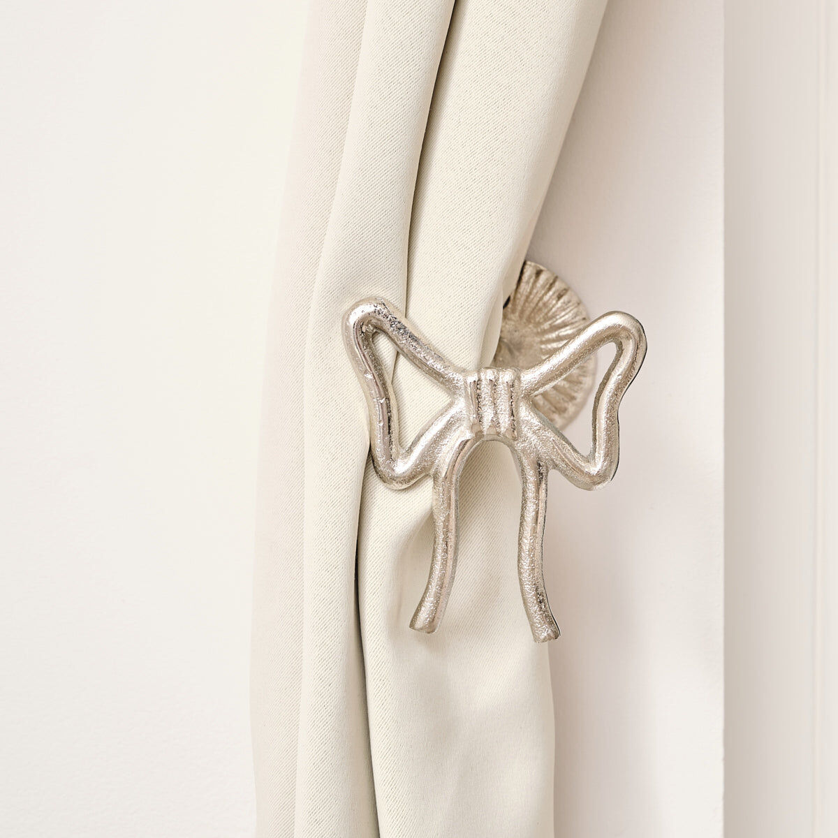 Set of 2 Silver Metal Bow Curtain Tie Backs Material: Home Decor & Accessories