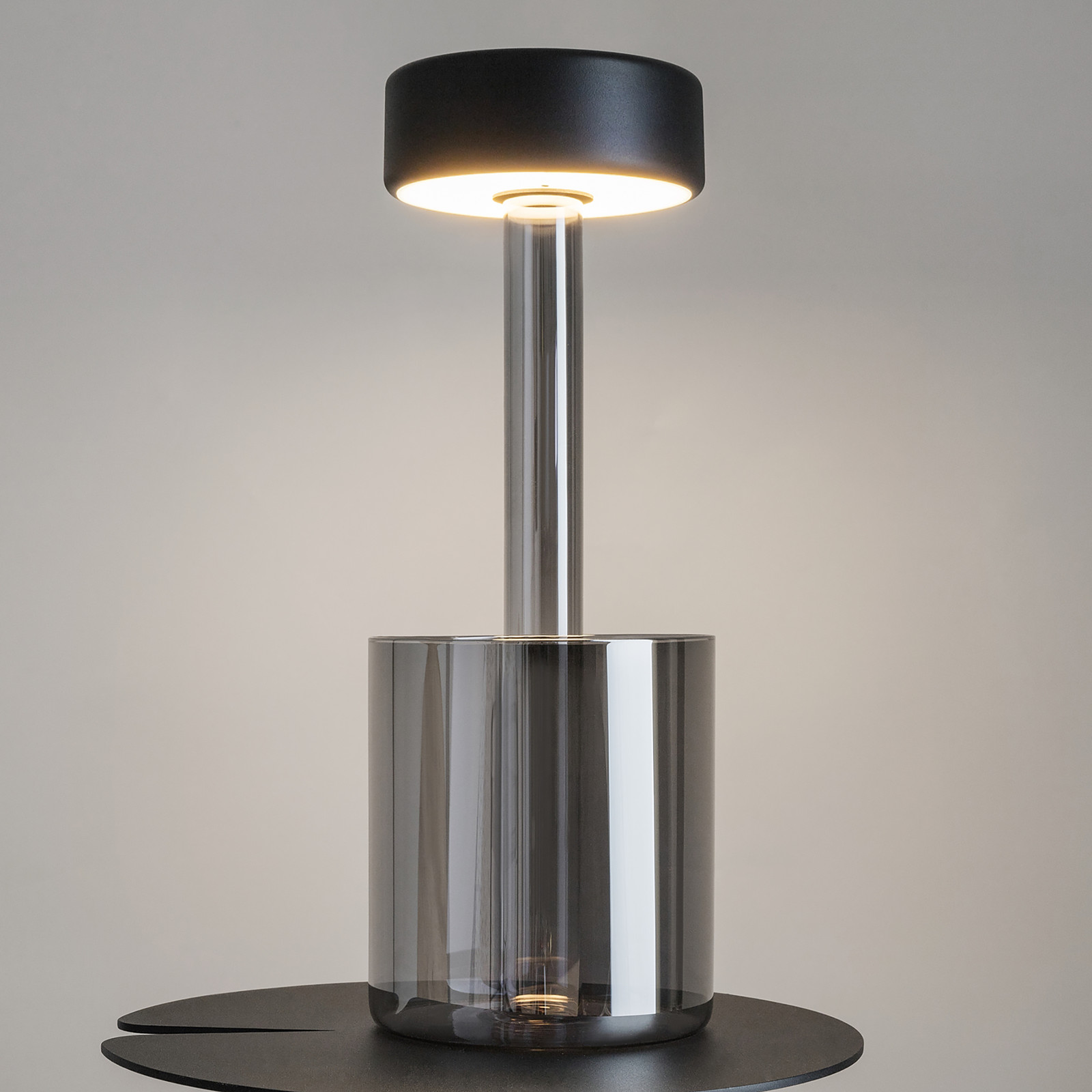 Maytoni AI Collaboration LED tafellamp met vaas van gerookt glas, 3W, oplaadbaar