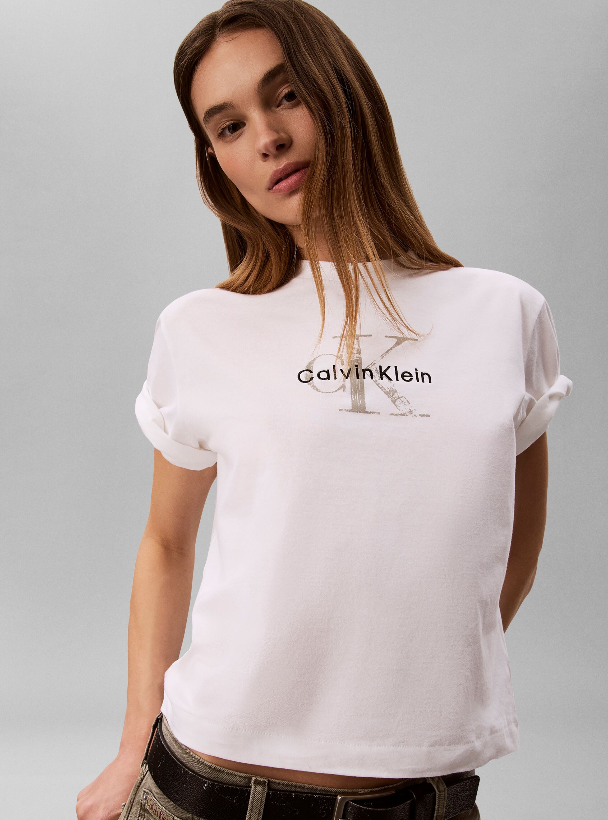 T-Shirt CALVIN KLEIN JEANS "BOXY HAND DRAWN MONOLOGO TEE", Damen, Gr. L, weiss (hellweiß), Web, Obermaterial: 100% Baumwolle, unifarben, regular fit taillenbedeckt, Rundhals, eingesetzt abgesteppte Kante, Shirts T-Shirt, Regular fit, Logoschriftzug hellwe