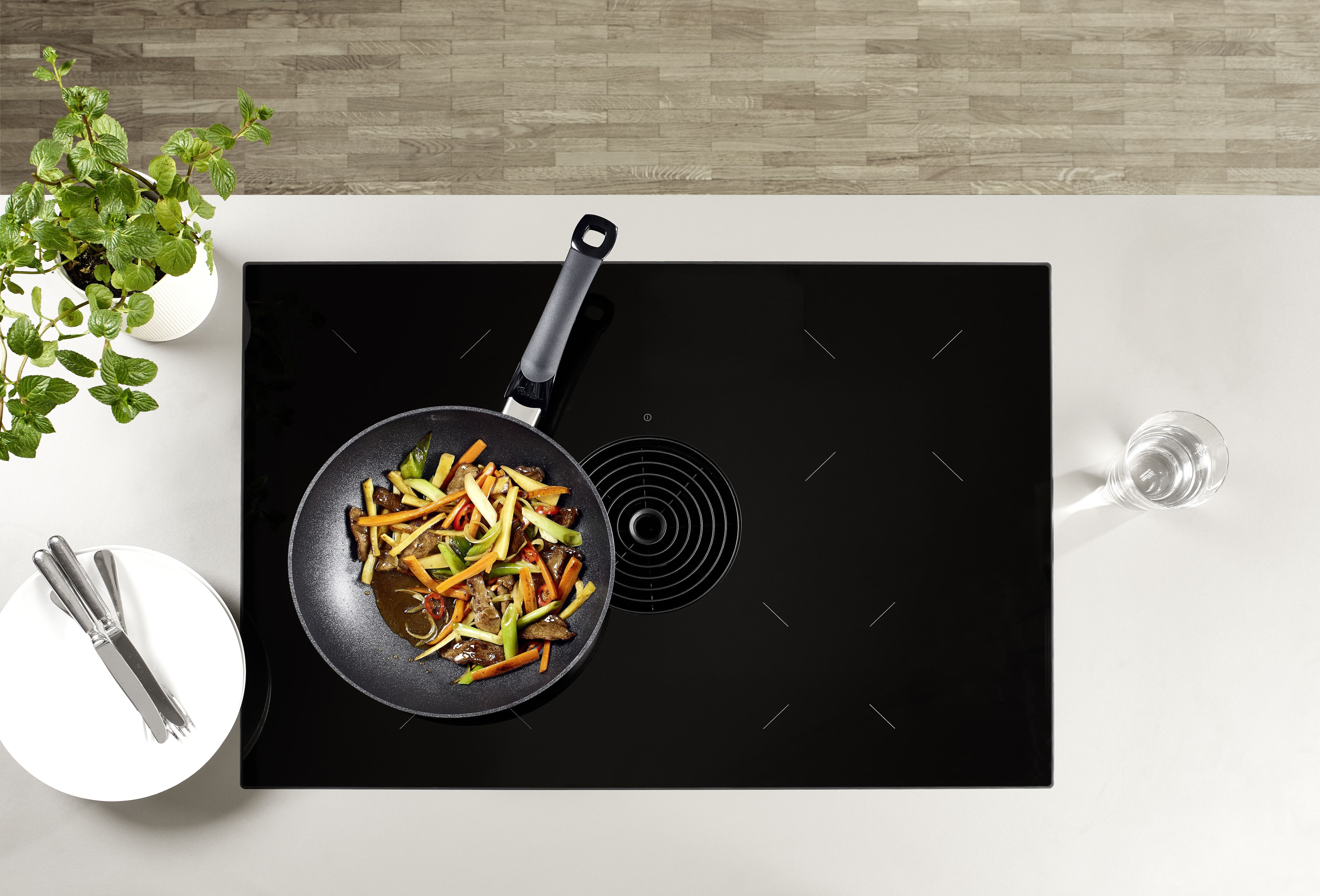 Wok FISSLER "Adamant", schwarz, H:12,5cm L:46cm Ø:26cm, Pfannen, Wok, kratzfest, Made in Germany