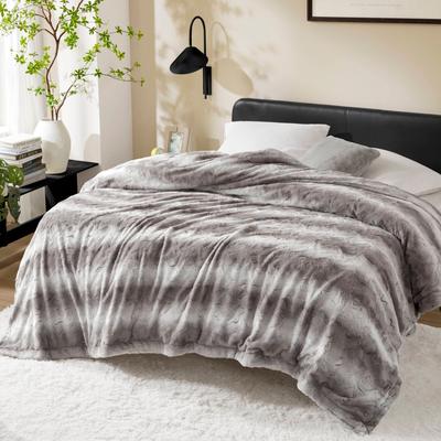 Madison Park Zuri Faux Fur Ultra-Soft Luxury Reversible Blanket