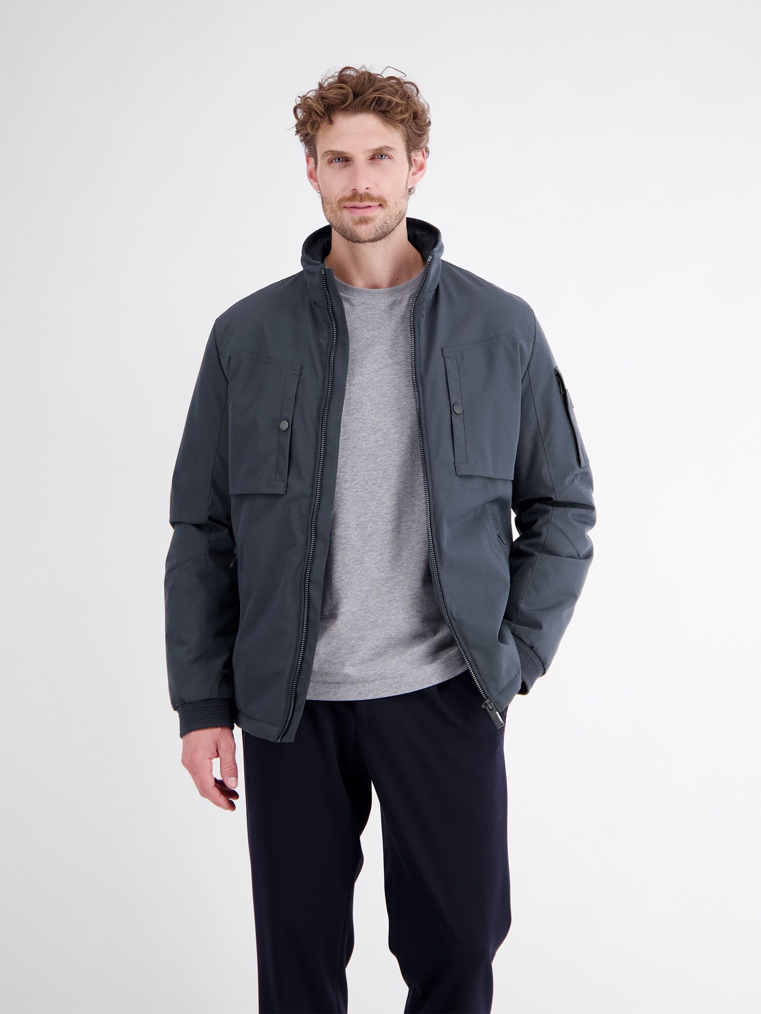 Outdoorjacke LERROS "Sportive Jacke aus flexibler Kunstfaser mit Fütterung", Herren, Gr. L, grau (blau night), 100% Polyester, Jacken Outdoorjacke