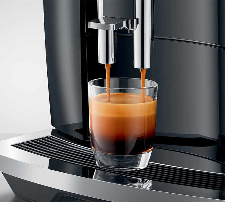 Jura - Kaffeevollautomat E4 Piano Black - 1450 W - MaxiCoffee 3 Jahre Garantie