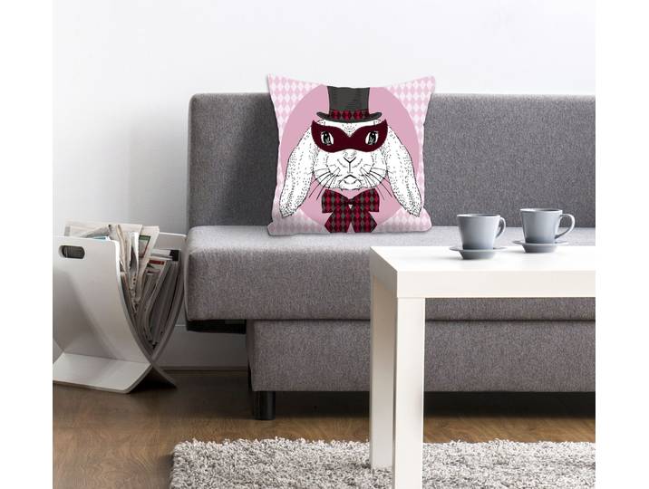 Dekokissen QUEENCE Bunny Holmes , rot (rot, pink, bedruckt), B:40cm L:40cm, Polyester, Dekokissen_Sitzkissen_Kissenhüllen, Dekokissen, mit einem Detektiv Hasen