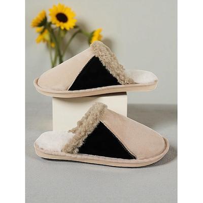 Kamelfarbene Damen-Hausschuhe mit Fellbesatz – warme, flauschige Clogs zum Hineinschlüpfen für Schlafzimmer, Entspannung zu Hause und Wellnessbereich.