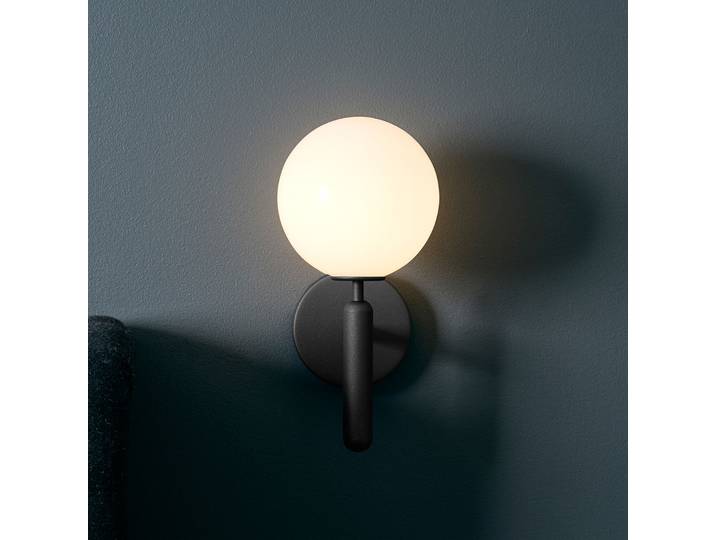 Miira Applique Murale Gris Roche/Blanc Opale - Nuura Miira Wall Nuura Aps - Salon / séjour - Design - Métal - Boule