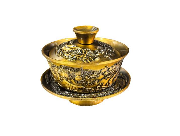 Collection folklorique chinoise de service de bol à thé trois pièces en cuivre, relief de bon augure dragon court et phénix, bol à couvercle de couleur or