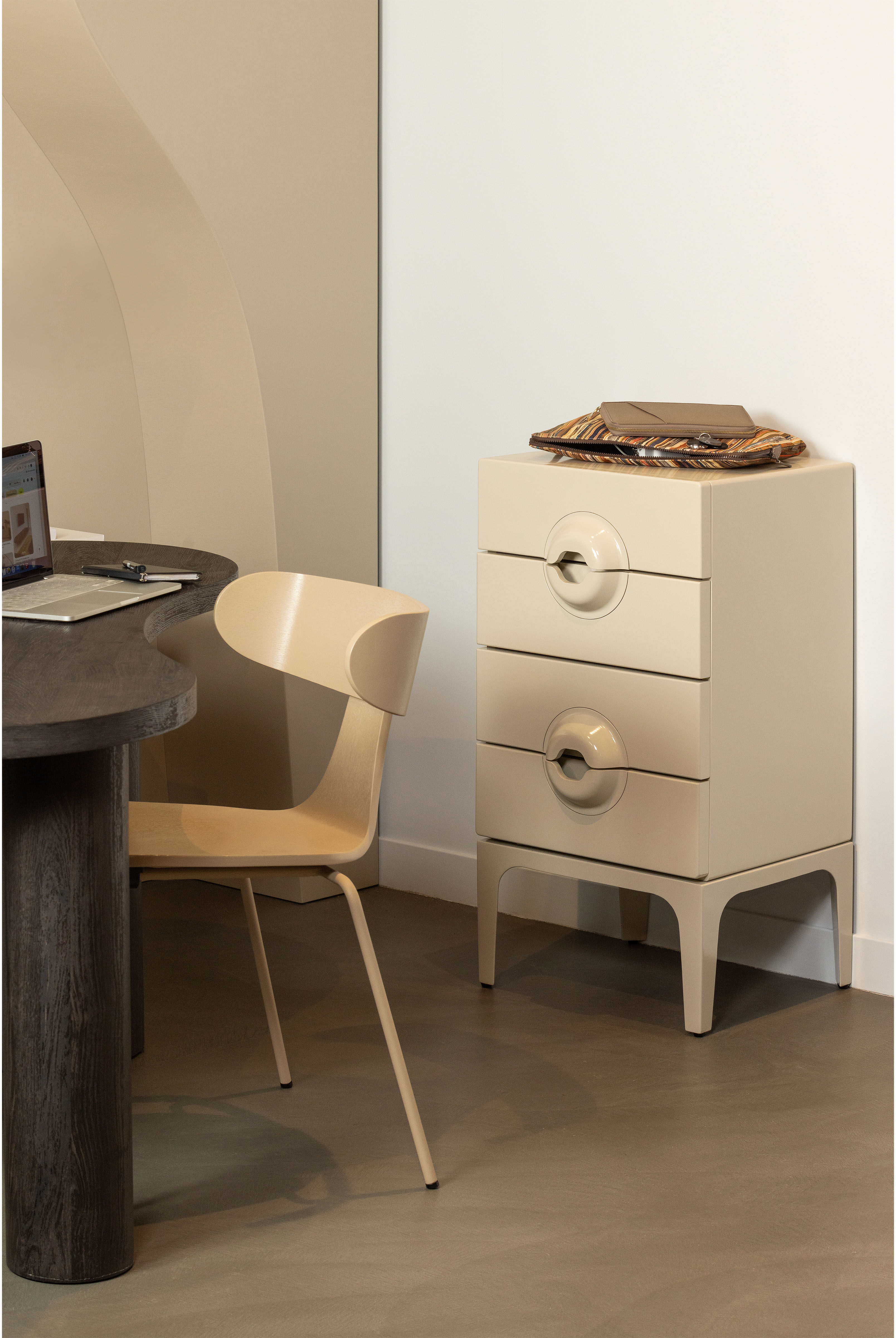 Kommode WOOOD "Merge Eukalyptusholz mit Metallbeinen H 89 x B 44 x T 45 cm", beige, B:44cm H:89cm T:45cm, Sideboards, Kommode, Einzigartiger Griff, Tragkraft 10 kg pro Auszug, montiert geliefert beige B/H/T: 44cm x 89cm x 45cm, Merge Kommode 4 Schubladen 
