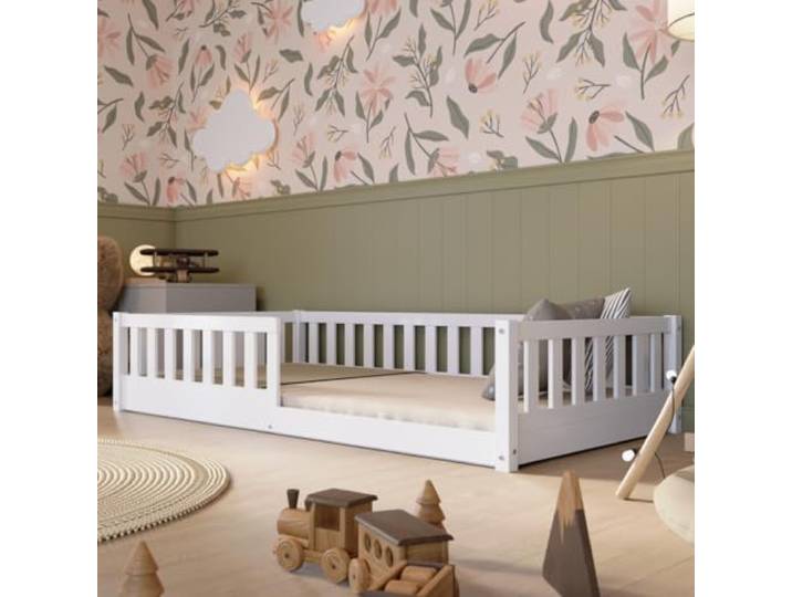 Crazy Pine Montessori Kinderbett Crazy Basic 100x190 cm - Bodenbett - Weiß Sicher schlafen dank 31,5 cm hoher 2/3-Schutzbarriere – ideal für Kleinkinder.