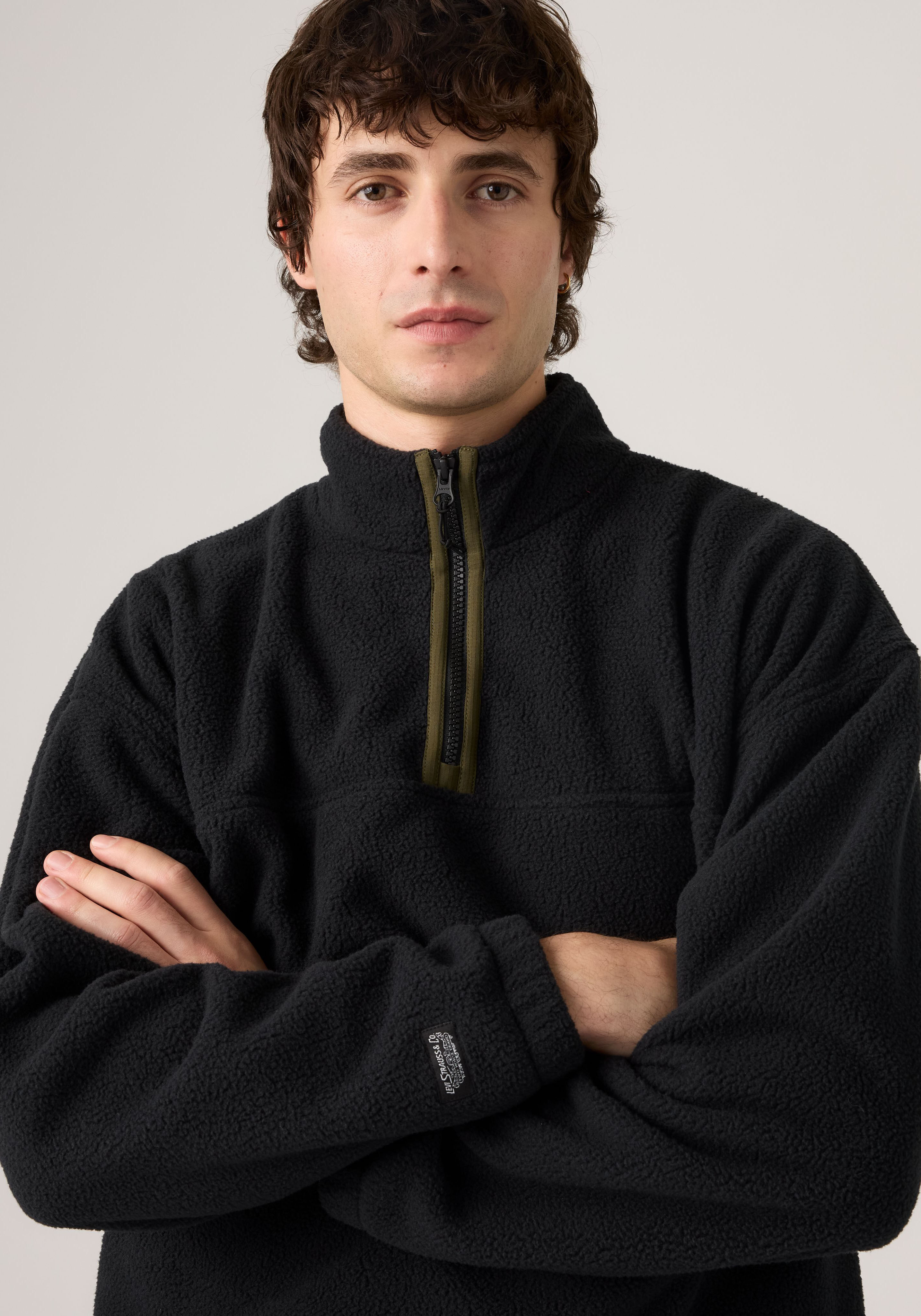 Fleecepullover LEVI'S "REDWOOD HALF ZIP", Herren, Gr. L, schwarz (jet schwarz), Fleece, Obermaterial: 100% Baumwolle, hüftlang, ohne Ausschnitt, elastischer Bund, Sweatshirts Fleecepullover, Saumabschluss mit Tunnelzug jet schwarz L