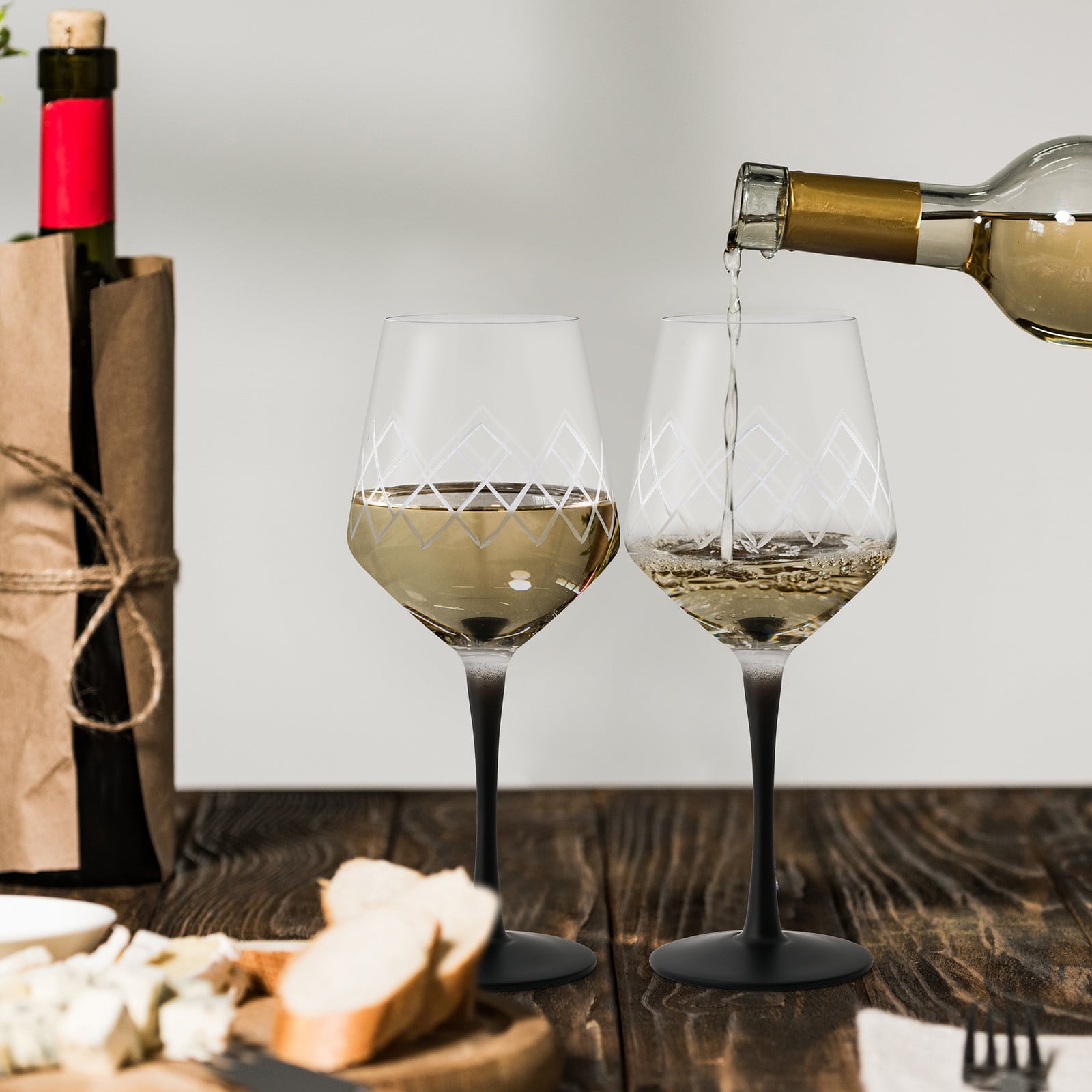 Famanu set van 4 elegante kristallen wijnglazen met zwarte voet