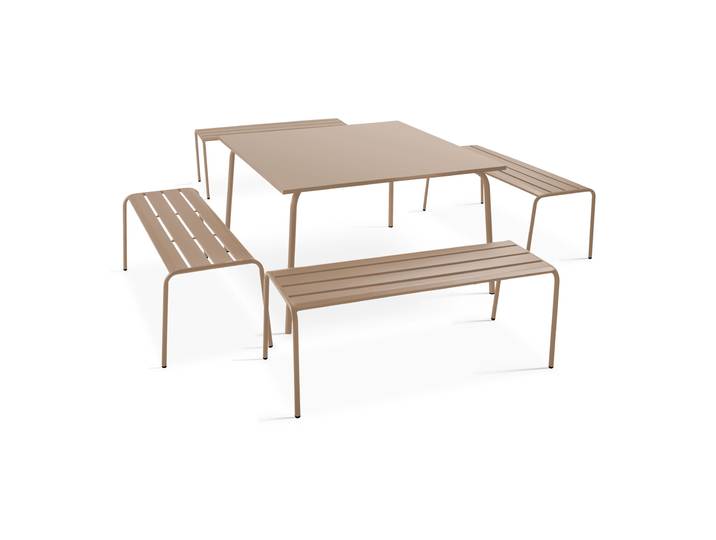 Quadratischer Gartentisch aus Metall, 120x120 cm, und 4 Bänke