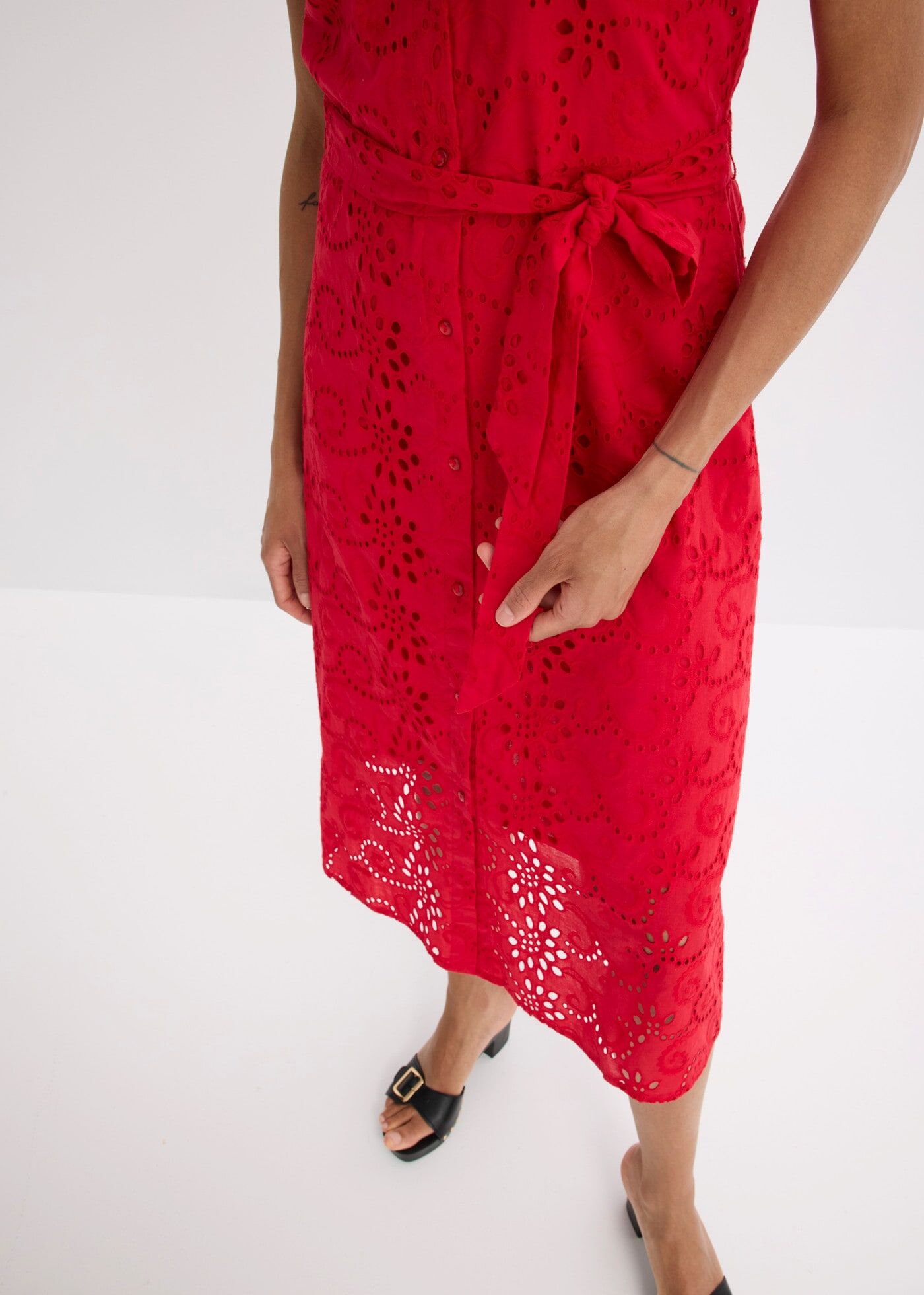 Blusenkleid BONPRIX, Damen, Gr. 40, N-Gr, rot (tiefrot), Web, Obermaterial: 100% Baumwolle. Futter: 100% Baumwolle, regular fit kniebedeckend, Kleider Blusenkleid, aus reiner Baumwolle, mit Lochstickerei tiefrot 40, N-Gr