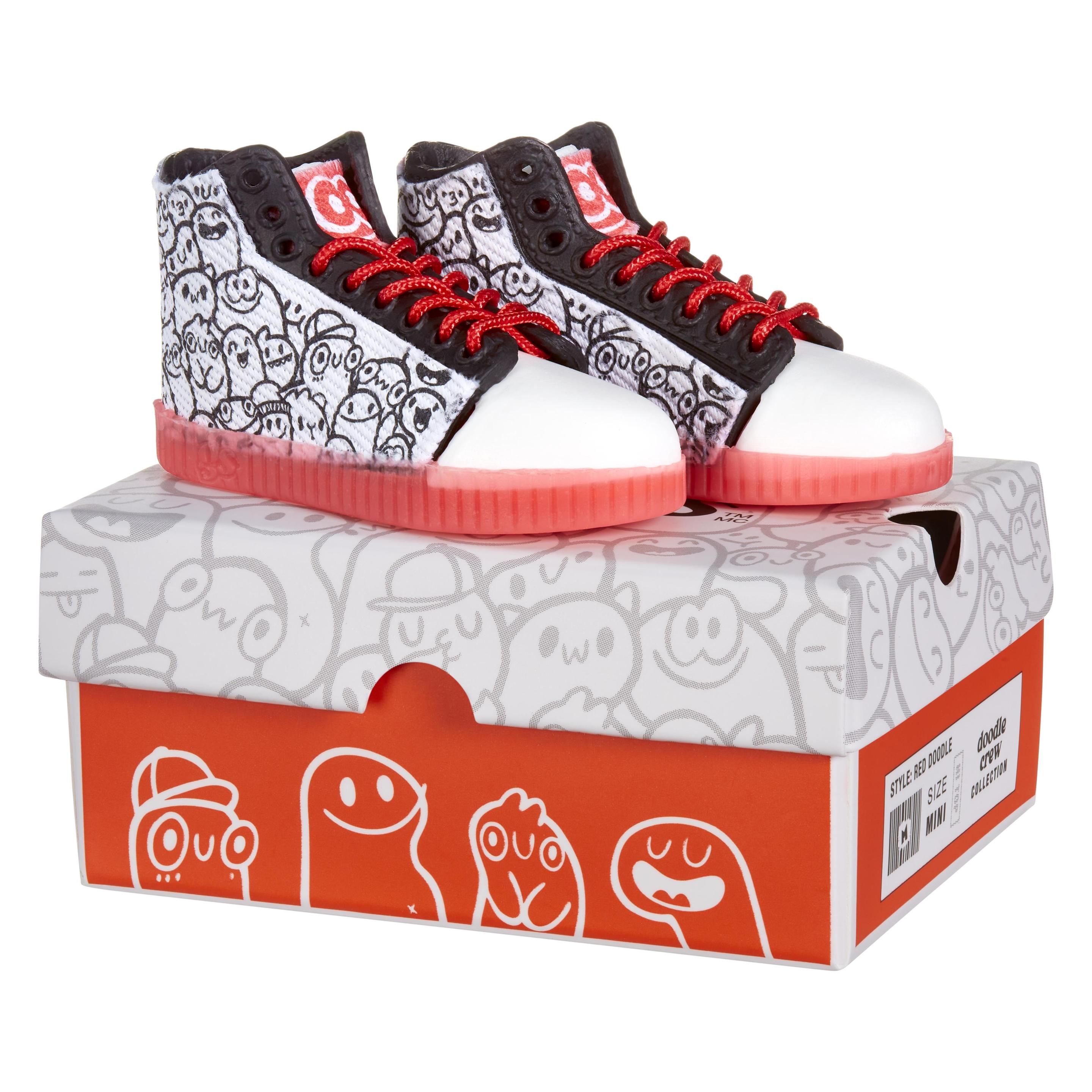 MGA Entertainment 's Miniverse Make It Mini Sneakers in PDQ (546955-EUC)