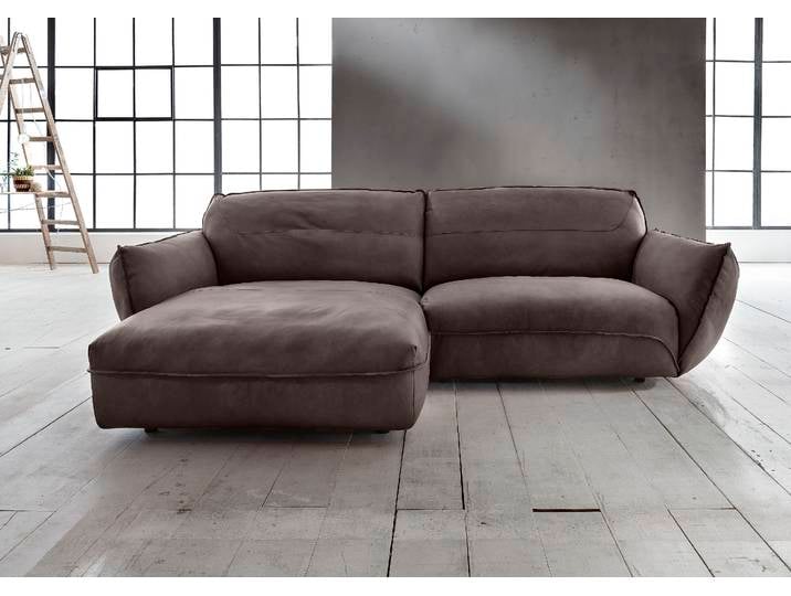 Ecksofa BETYPE Be Type Be Chilled, Mega Sofa, Bezug: hochwertiges Anilinleder, L-Form , braun, B:280cm H:85cm T:180cm, AnilinLEDER Pallino gewachst (echtes Rindsleder) Das von südamerikanischen Rindern stammende Anilinleder wird in Fässern gefärbt. Natürliche Merkmale wie Narben, Insektenstiche und Hornstösse bleiben dem 1, 2 - 1, 4 mm starken Leder erhalten und sorgen für ein naturbelassenes Aussehen. Durch ein zusätzliches Wachs-Finish entsteht eine angenehm weiche und warme Haptik. Um die Langlebigkeit des Leders zu erhalten, wird empfohlen eine dauerhafte direkte Sonneneinwirkung zu vermeiden sowie die Lederoberfläche regelmässig mit einem weichen Tuch zu säubern. In Abhängigkeit von der (Faser-)Struktur der jeweiligen Häute kann sich „der Effekt” und „die Farbe” während des Produktionsprozesses verändern, sodass möglicherweise Farbabweichungen und Veränderungen in der Faserstruktur entstehen können. Dies ist bei dieser Art von Leder gewünscht und stellt keinen Reklamationsgrund dar., Sofas, Ecksofa, in 2 Breiten mit stylischer und offener Nahtführung