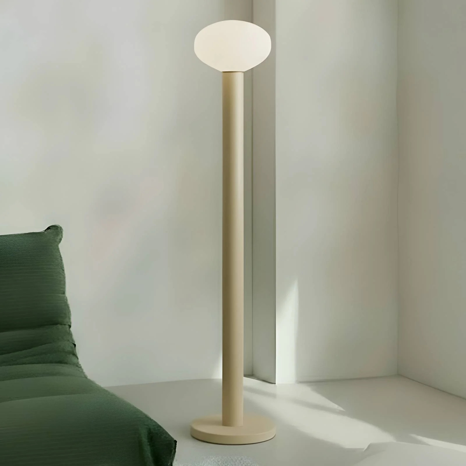 ALDEX Flo design vloerlamp beige met glazen kap en metalen voet, Ø 30 cm