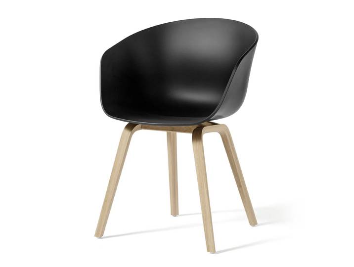 HAY - About A Chair AAC 22, Eiche lackiert / black 2.0 (Kunststoffgleiter)