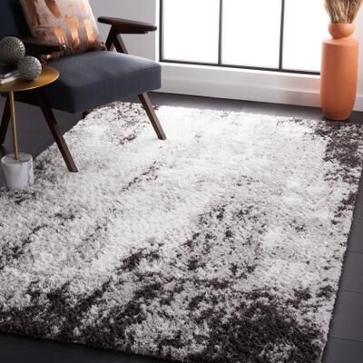 SAFAVIEH Berber Shag Chandita Rug