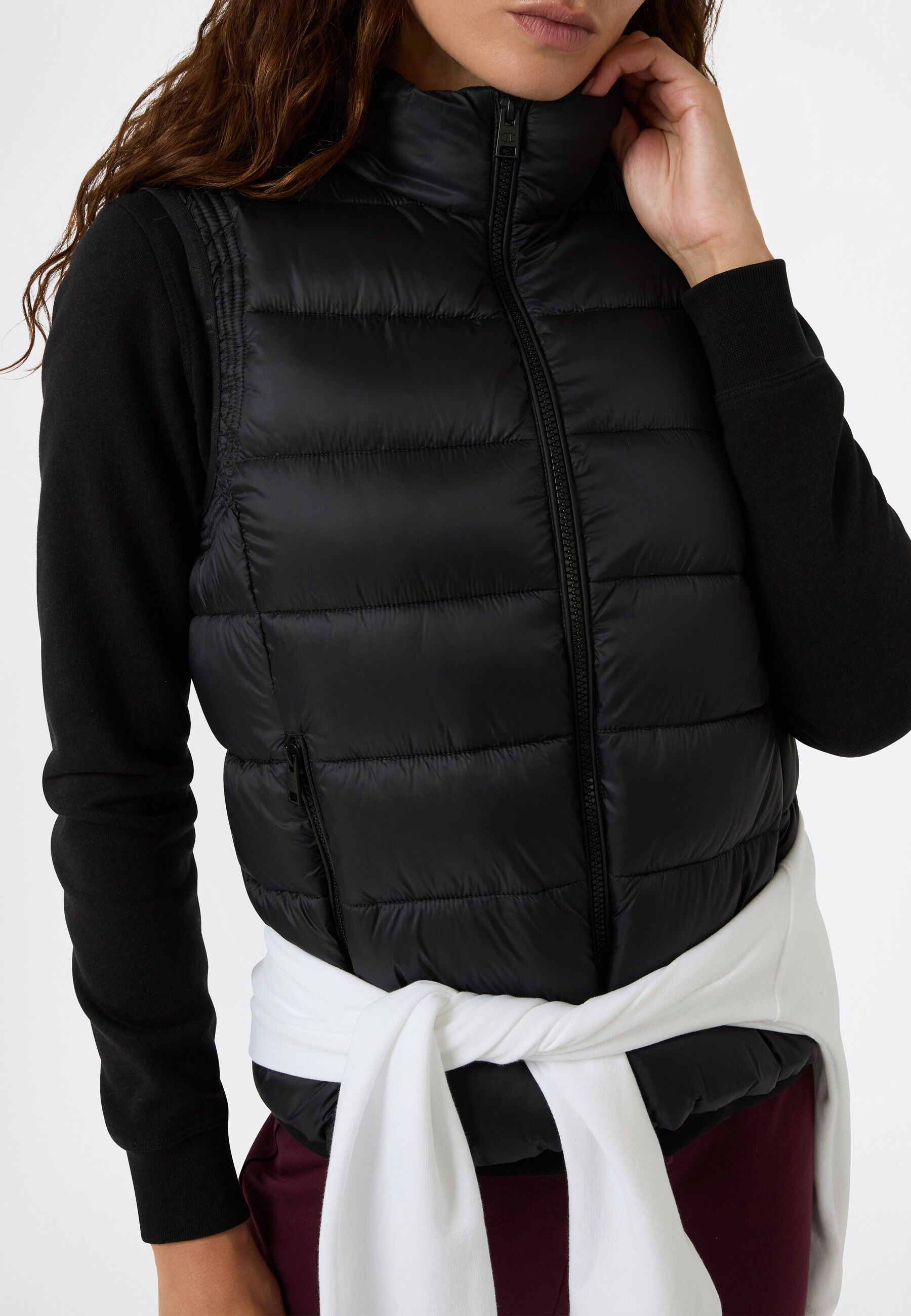 Steppweste CHAMPION "SPORTWEAR VEST Slim Fit", Damen, Gr. S, nbk, Web, Obermaterial: 100% Polyamid, unifarben, figurbetont hüftlang, Westen Steppweste, Leichte Wattierung für angenehme Wärme, sportlicher Stil nbk S