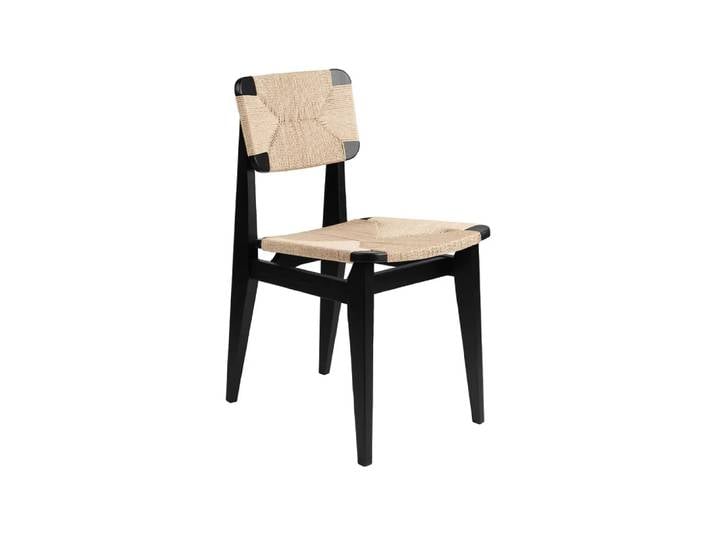 GUBI Chaise C-Chair black stained oak, assise et dossier en osier naturel