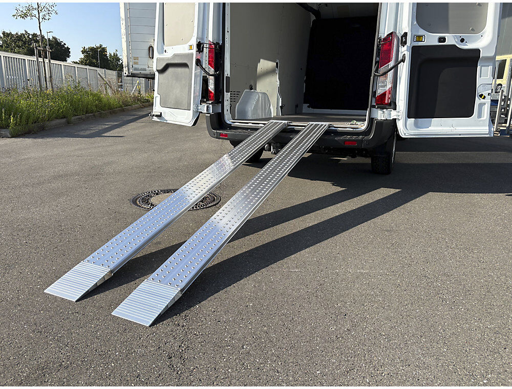 kaiserkraft Aluminium-Verladeschiene, Lauffläche gelocht, Tragfähigkeit 275 kg, Schienenbreite 200 mm